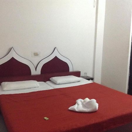 Hotel Safari Агра Экстерьер фото