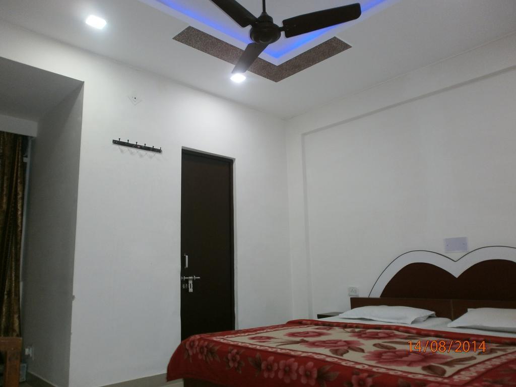Hotel Safari Агра Экстерьер фото
