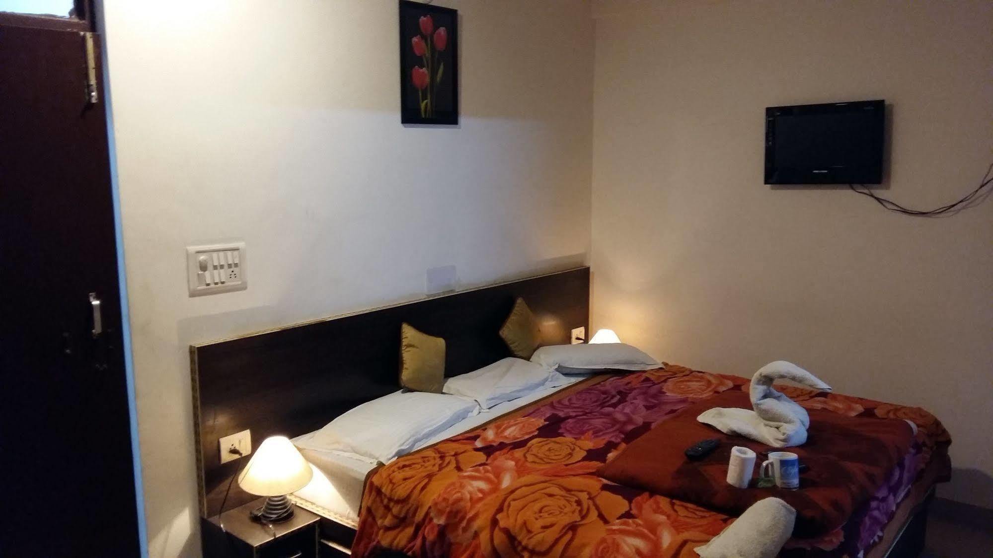 Hotel Safari Агра Экстерьер фото